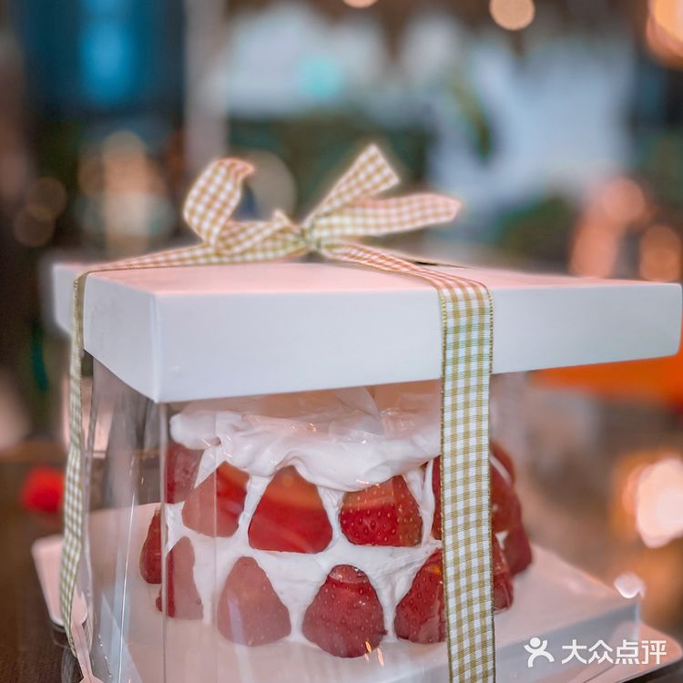 高颜值蛋糕｜吃过最好吃的草莓蛋糕🍰