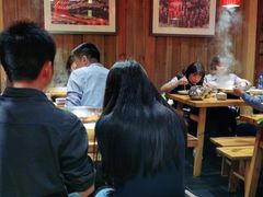 大堂-野山舂·贵州现舂酸汤火锅(鸿通城店)