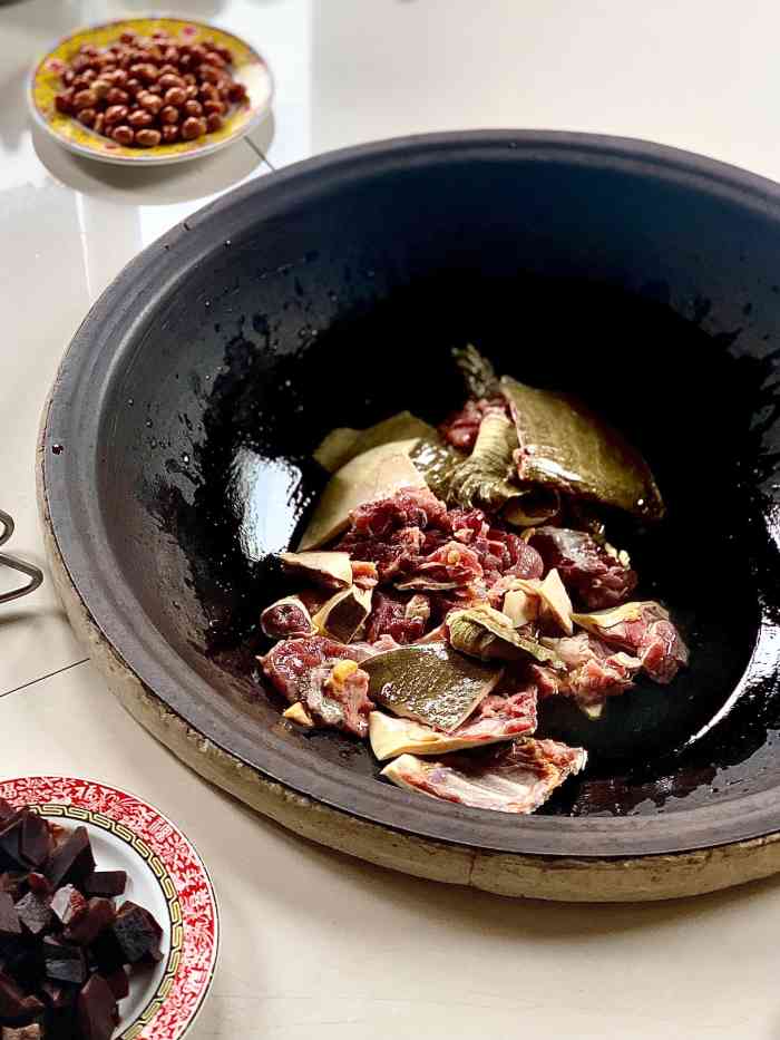 一家亲小锅台(二环东路店)-"一家亲小锅台是马路边上一家很不显眼的