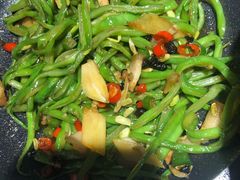 砂锅扁豆丝-雲蜀龙阁·金牌水煮鱼(方庄店)