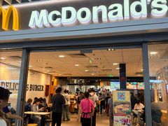 -麦当劳(上海虹桥站30B检票口楼上)