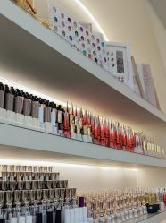 点击看大图 店内环境-弘源美甲美睫