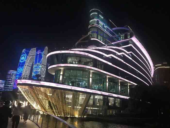 鲍鱼王子(中茵皇冠店)-"环境很好,因为是在五星级酒店里,吃饭的人.