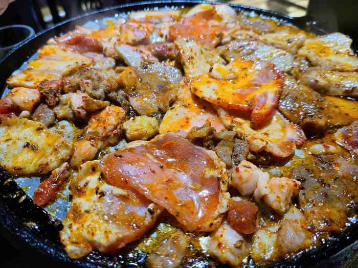 旺记烤肉(农大店)-"[薄荷]环境: 位置很好找,进红旗市场就.