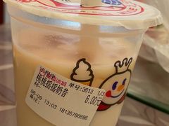 桃桃摇摇奶昔-蜜雪冰城(万达广场外B号门门口外集装箱店)