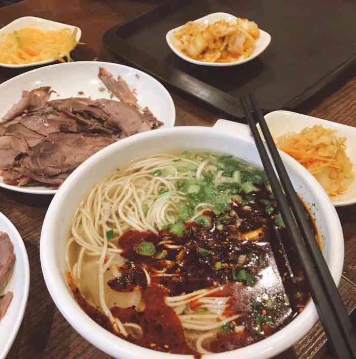 阿西娅八公里牛肉面-"当地人带过来吃的牛肉面!入口处自行扫码.