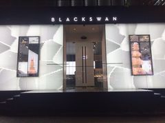 门面-BLACKSWAN黑天鹅(环球店)