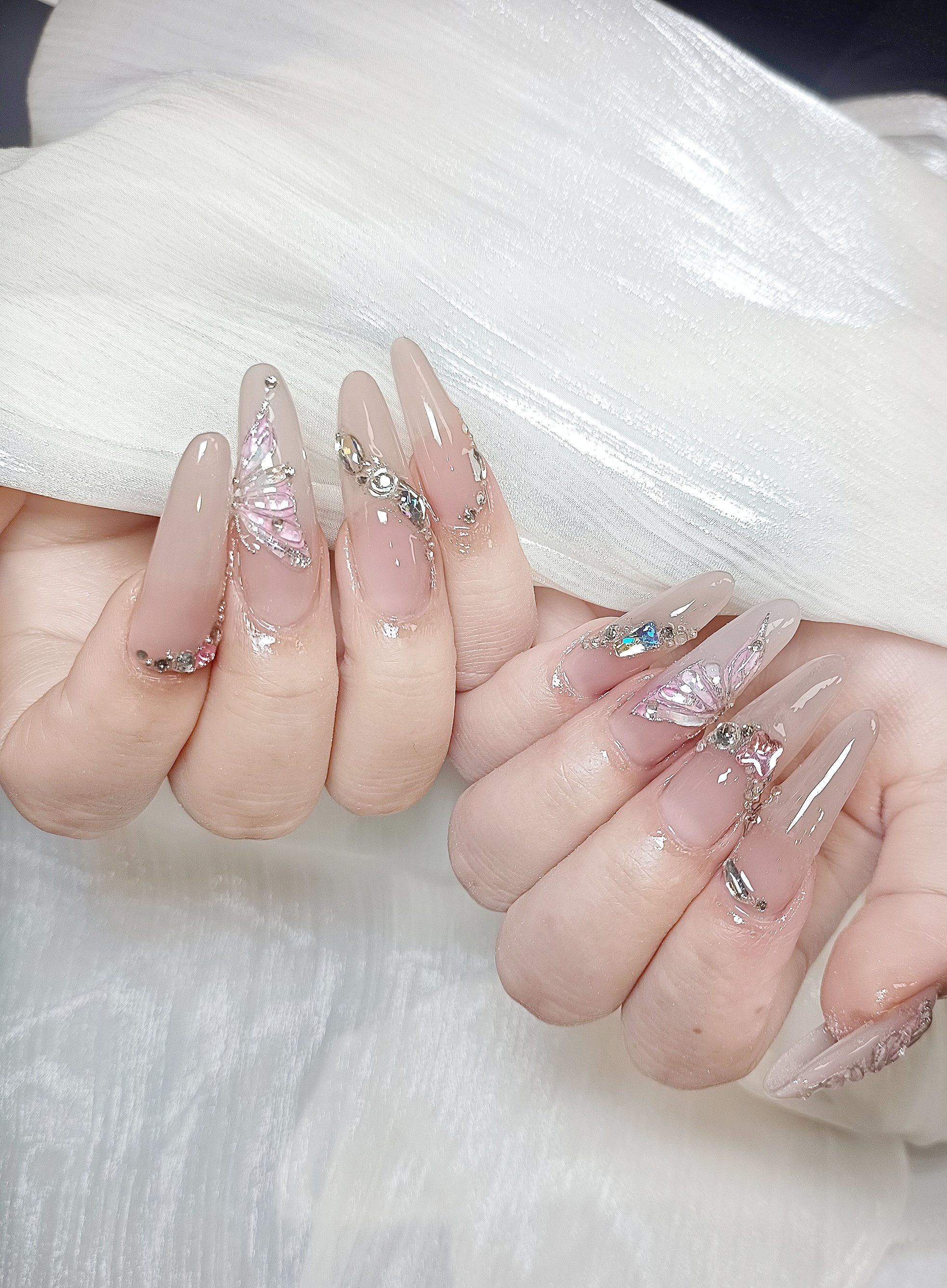 立体蝴蝶春日美甲