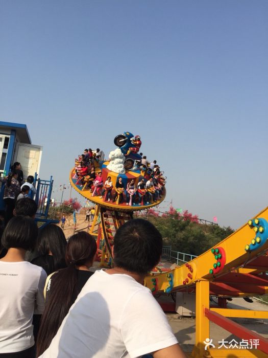 窦王岭景区游乐场图片