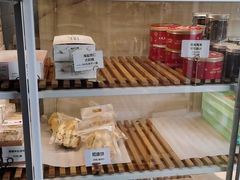 面包甜点陈列柜-三三烘焙坊(滨江店)