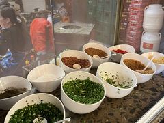 自助调料区-肖肖酸萝卜鱼火锅(总店)