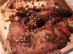 香烤飘香猪蹄-雀蓝川菜(奥体广场店)