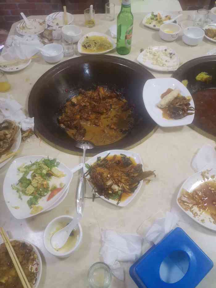 店铺位置挺好的,和同事出差来到了这里,本想找一个