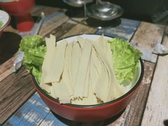 -虾弄弄海派小龙虾·牛羊蝎子火锅