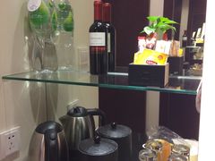 -上海虹桥君丽假日酒店(娄山关路地铁站店)