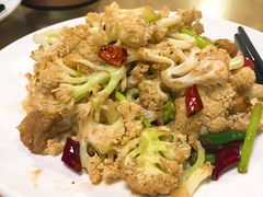 腩肉爆炒野菜花-蚝得喜海鲜(东城店)