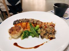 法式煎焙三文鱼扒佐奶汁蘑菇酱-娜娜家·Nana's restaurant(国金汇店)