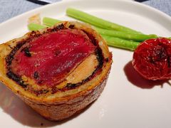 惠灵顿牛排-弦月窗LUNETTE BY AMANDA(复兴路店)