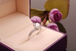 我的小石头-威德钻石-克拉钻大本营(南京东路店)