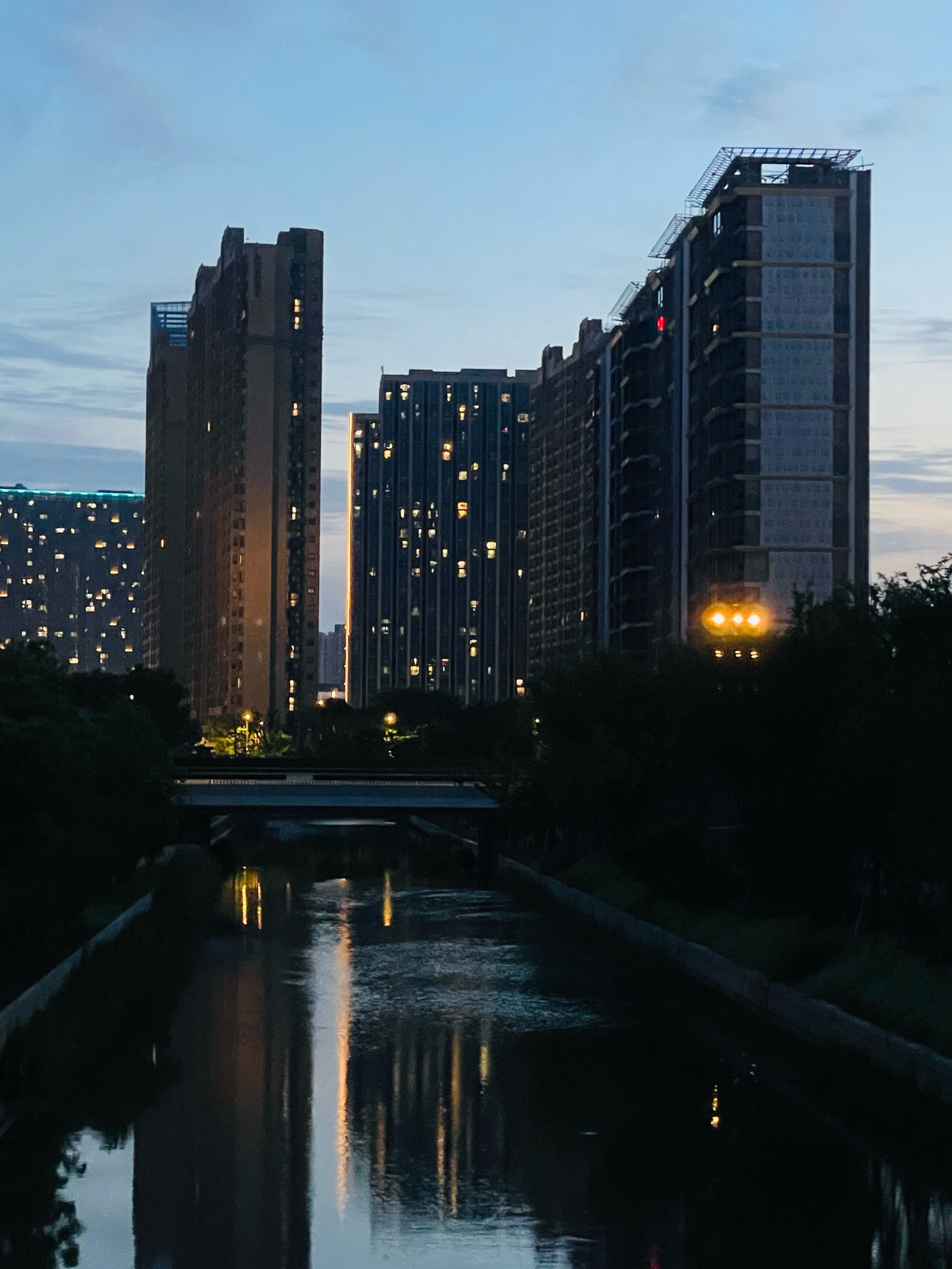 夜幕下的景色图片