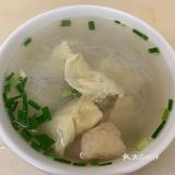 汤汁比较多,油豆腐粉丝汤我家加了辣椒和醋,味道很好吃