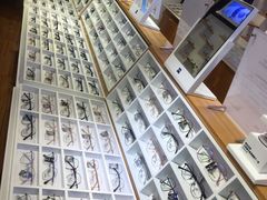 -MiRi眼镜·蔡司·星趣控·尼康控优点视觉合作店(南京东路店)