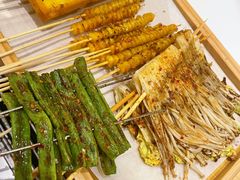 -山野的朋友露营炭火烤肉