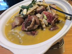 -帅巴人舅母子腊蹄民俗村