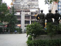 对面在拆楼-南昌八一起义纪念馆