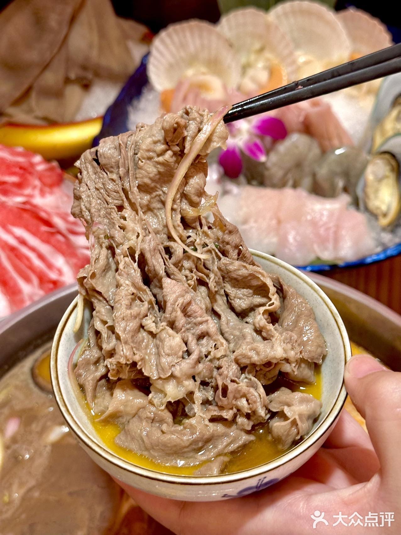 没有人能拒绝这一口和牛吧！真正的和牛盛宴就在牛山寿喜锅