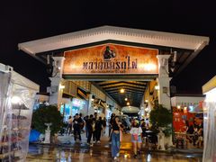 -席娜卡琳火车铁道夜市