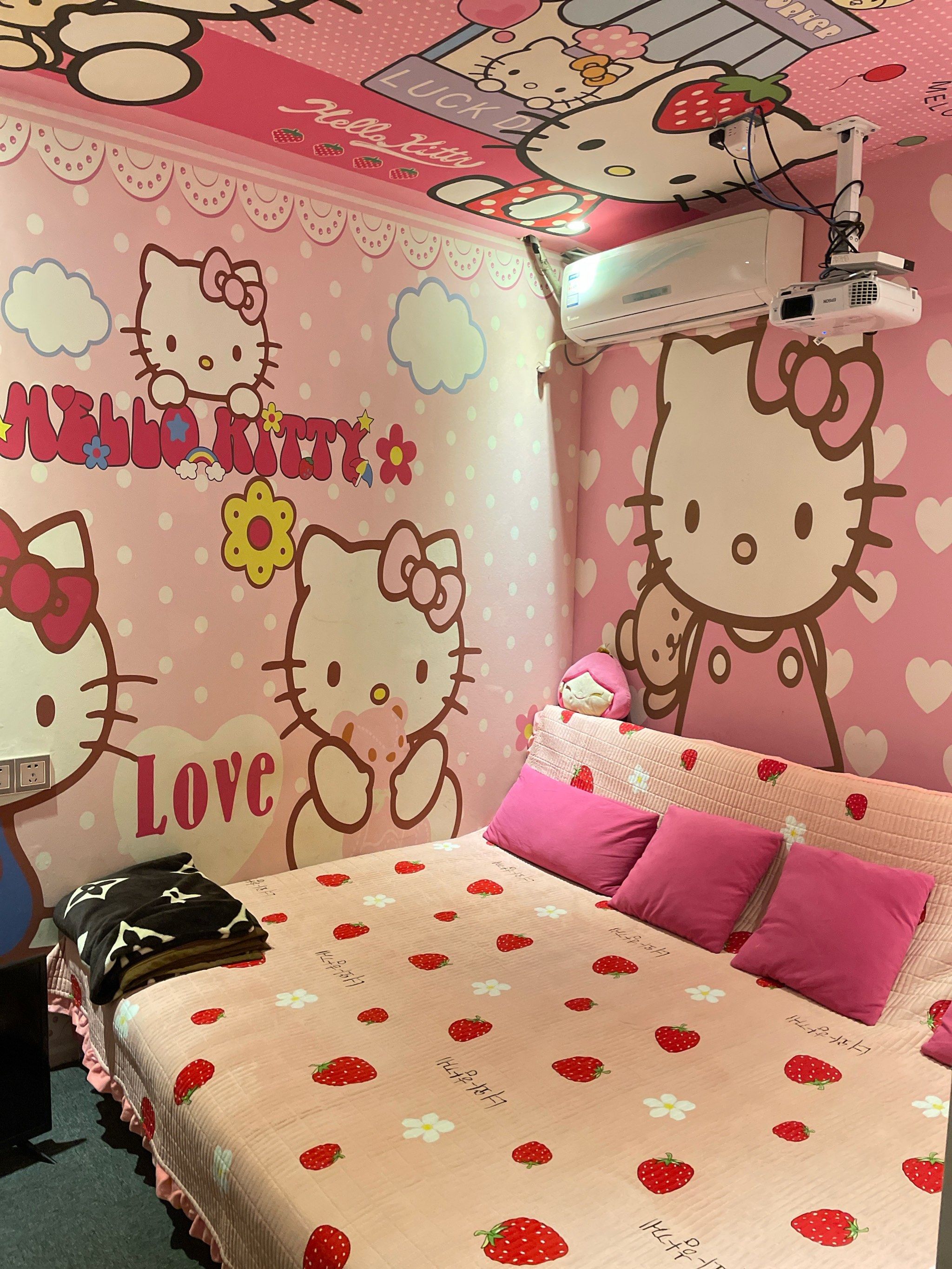 hello kitty主题房间太可爱了吧!