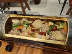 竹筒鸡-老街坊餐吧