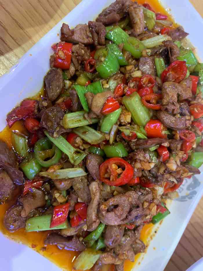 负一楼白鱼赤乌吃午饭,在龙大侠店铺点了,西红柿鸡蛋汤,辣椒炒四件