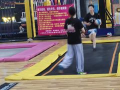 -嘿哟动霸CHUA·新潮玩运动娱乐中心·蹦床滑冰团建乐园