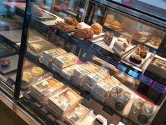 面包甜点陈列柜-星巴克(北京惠新东街店)