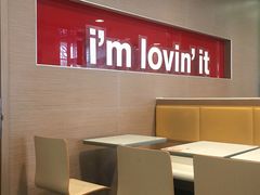 用餐区-麦当劳(轻轨曹杨路店)