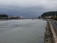 -多瑙河畔鞋履雕塑