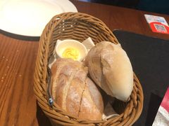 餐前面包配黄油-弗兰克牛排西餐厅Ribone steak house(柠檬花园店)