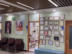 -茂菊口腔连锁(浦东南路店)