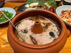 汽锅菌子蒸肉饼-老滇山寨•云南特色菜•地方菜•民族风情歌舞表演(金碧店)