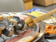 -围炉肉舍•炭烤活鳗•丹东海鲜烤肉(步行街店)
