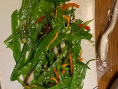 荷兰豆炒菌菇丝-云海肴·汽锅鸡·云南菜(天山百盛优客店)