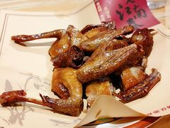 香酥乳鸽（只）-老江南春·中国龙菜(衡山路店)