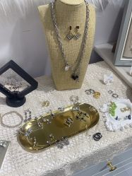 -AI艾耳·专业手工耳洞·穿孔美学馆