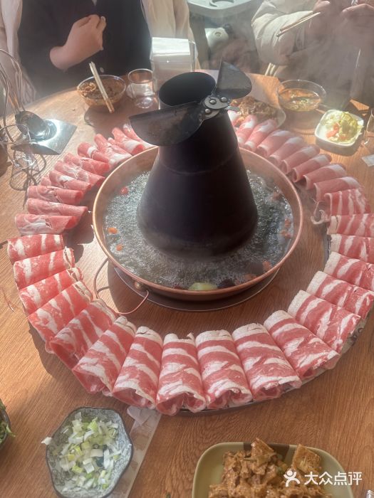 周嵘铜火锅图片