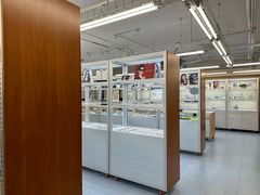 -无奔眼镜·蔡司·依视路授权店(朝阳大悦城店)