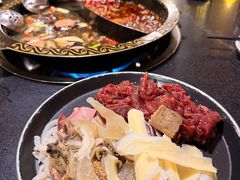 -小志家.野生菌鲜切牦牛肉牛杂火锅