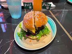 DEEP和牛汉堡-DEEP·深美式餐吧(五棵松华熙LIVE店)