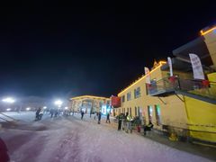 -采薇庄园四季滑雪场